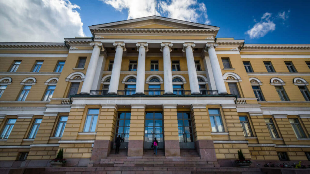 Finlandiya'daki Üniversiteler, Sıralamaları ve Ortalama Ücretler